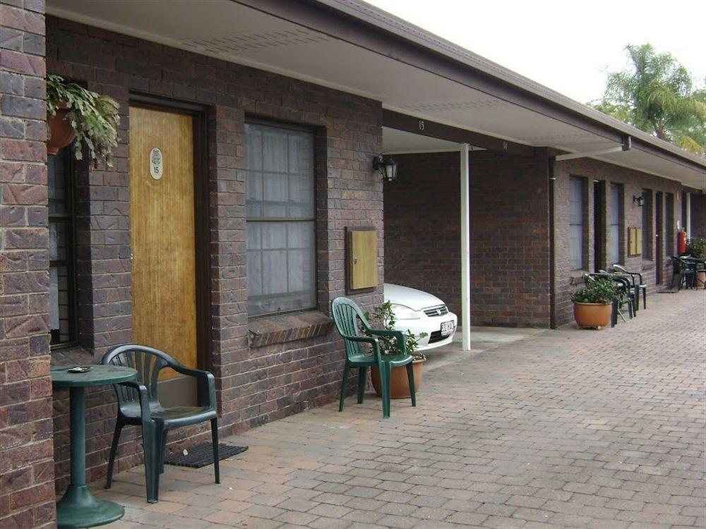 Chalet Motor Inn Bundaberg Exterior foto